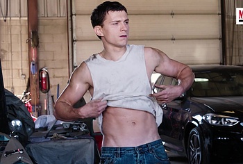 Tom Holland striptease