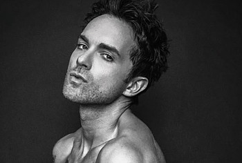 Thomas Dekker all naked