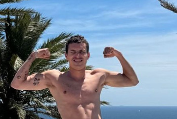 Aron Piper penis bulge