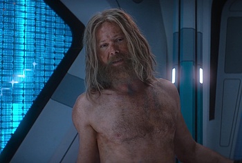 Jimmi Simpson sin camisa
