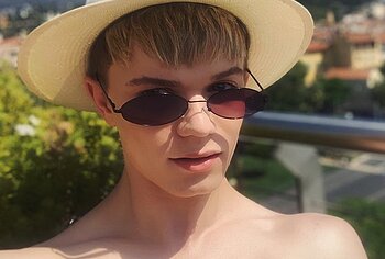 nude male celeb singer