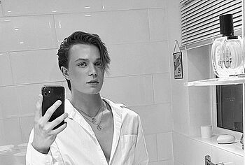Ronan Parke sexy selfie