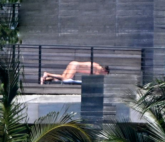 Tom Brady frontal nude