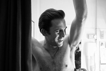 Dino Fetscher frontal nude