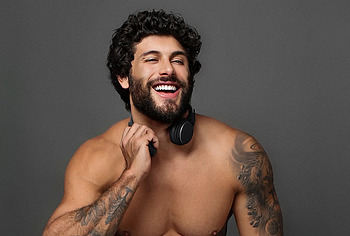 Jesus Luz cock bulge