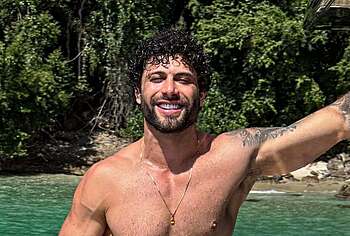 Jesus Luz dick bulge