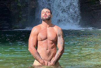 Jesus Luz frontal nude