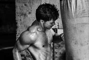 Austin Butler muscle