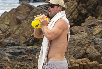 Chris Hemsworth ass