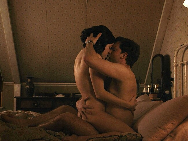 Jeremy Irvine nude sex