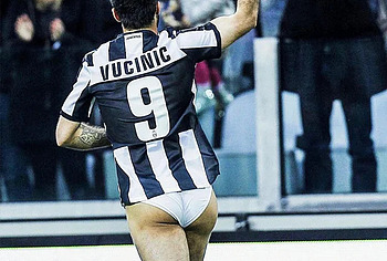Mirko Vučinić ass