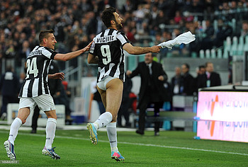 Mirko Vučinić butt