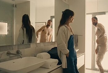 Kyle Marvin gat naked