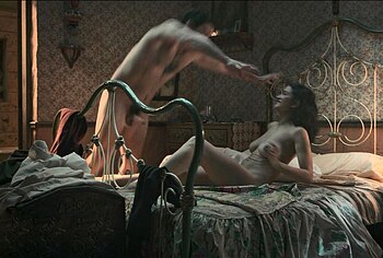 Alfonso Herrera nude