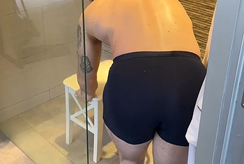 Tom Grennan ass