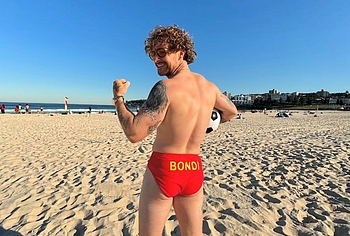 Tom Grennan butt