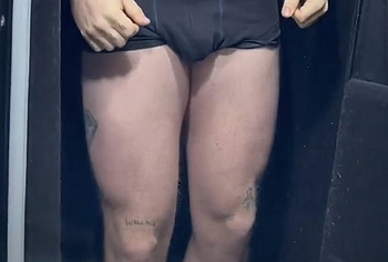 Tom Grennan penis bulge