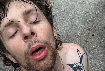 Tom Grennan shirtless selfie