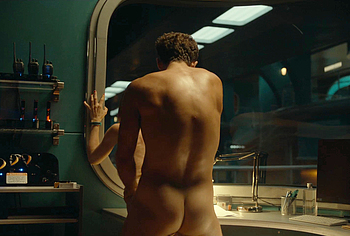 Jason Fernandez bare bum