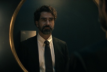 Hamish Linklater sexy