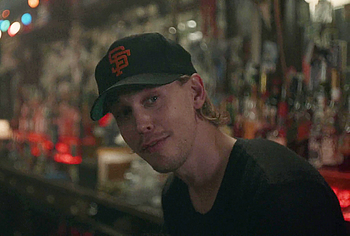 Austin Butler nude in Caught Stealing