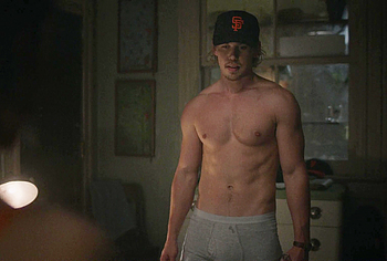 Austin Butler nude in Caught Stealing