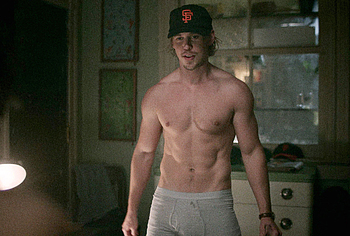 Austin Butler nude in Caught Stealing