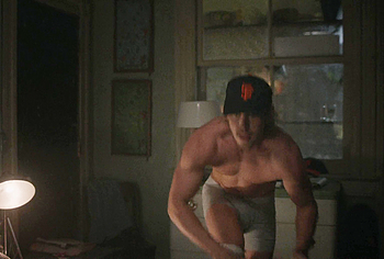 Austin Butler nude in Caught Stealing