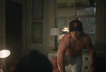 Austin Butler nude in Caught Stealing