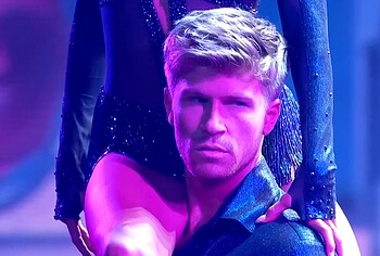 Robert Irwin striptease in DWTS