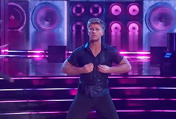 Robert Irwin striptease in DWTS