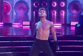 Robert Irwin striptease in DWTS