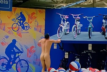 Channing Tatum nude in Roofman