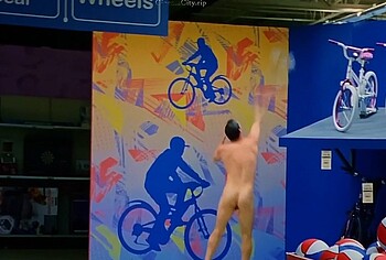 Channing Tatum nude in Roofman