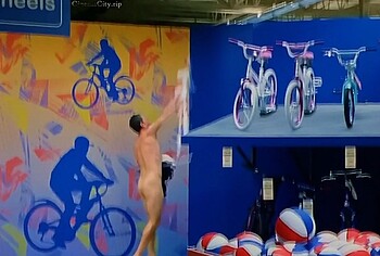 Channing Tatum nude in Roofman