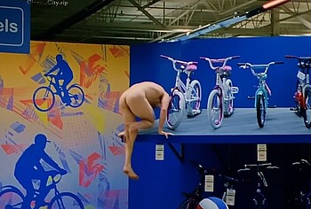 Channing Tatum nude in Roofman