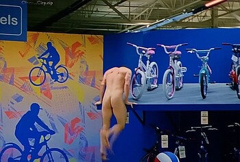 Channing Tatum nude in Roofman