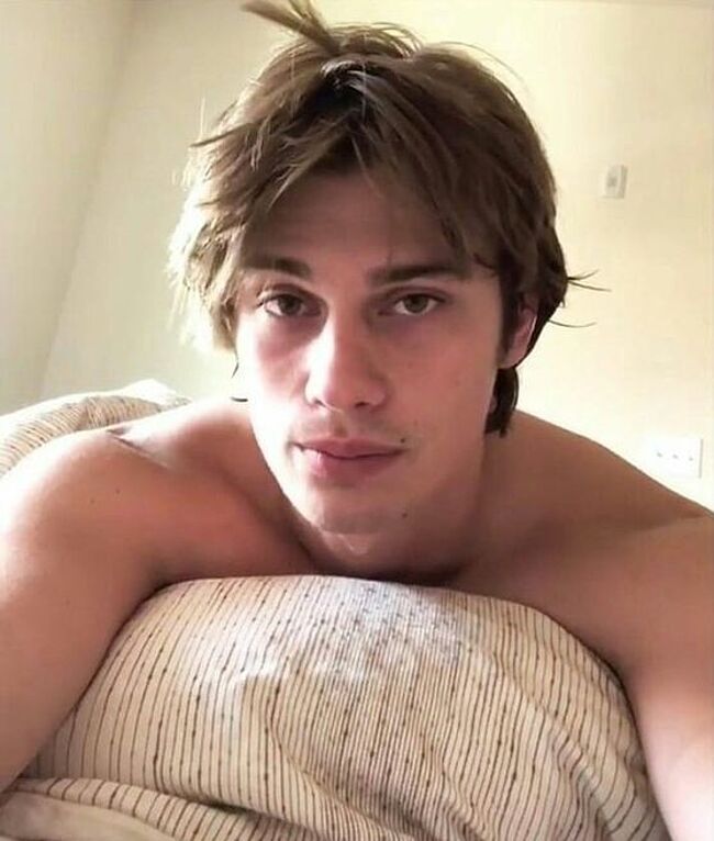 Nicholas Galitzine naked