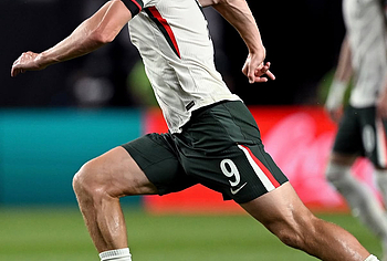 Liam Delap bulge photos