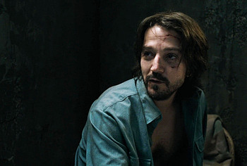 Diego Luna gay sex in Kiss Of The Spider Woman