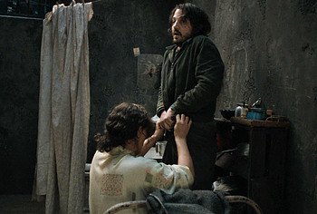 Diego Luna gay sex in Kiss Of The Spider Woman