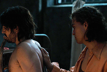 Diego Luna gay sex in Kiss Of The Spider Woman