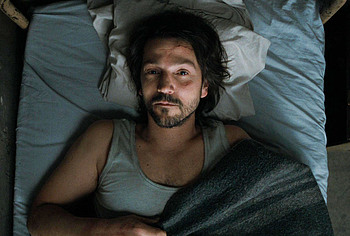 Diego Luna gay sex in Kiss Of The Spider Woman