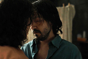 Diego Luna gay sex in Kiss Of The Spider Woman