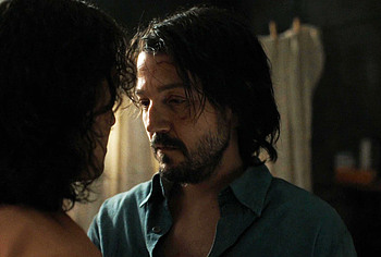 Diego Luna gay sex in Kiss Of The Spider Woman