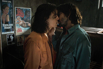 Diego Luna gay sex in Kiss Of The Spider Woman
