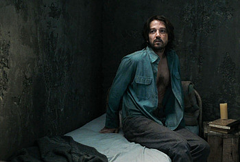 Diego Luna gay sex in Kiss Of The Spider Woman