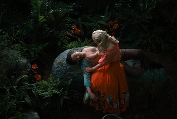 Diego Luna gay sex in Kiss Of The Spider Woman