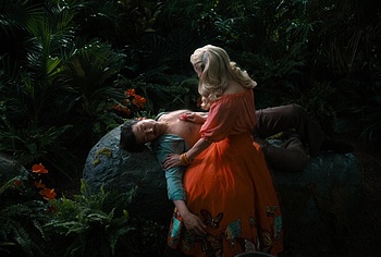 Diego Luna gay sex in Kiss Of The Spider Woman