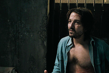 Diego Luna gay sex in Kiss Of The Spider Woman